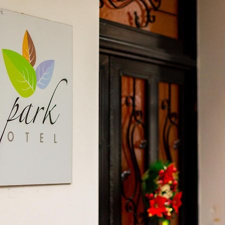 V Park Hotel ティビリシ エクステリア 写真